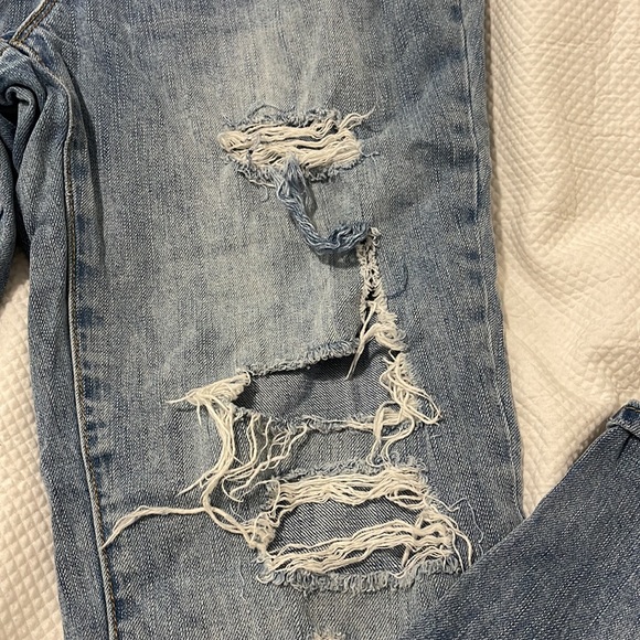 Gap Women’s Sexy Boyfriend Fit destructed jeans Size 8 - Picture 3 of 9